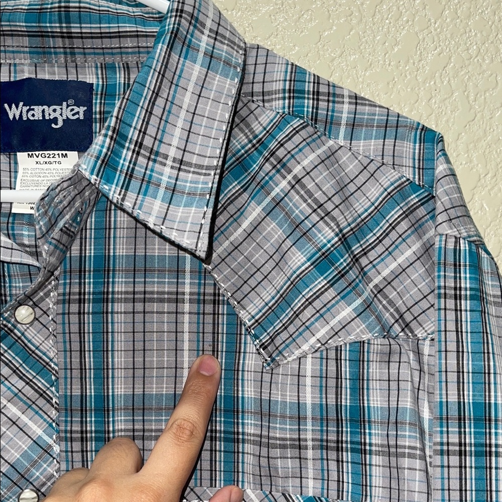 Wrangler Men's Teal and Gray Plaid Button Down Shirt - Picture 3 of 7